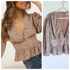 Showpo. Never As Easy V Neck 3/4 Puff Sleeve Cropped Floral Blouse in Taupe Pink